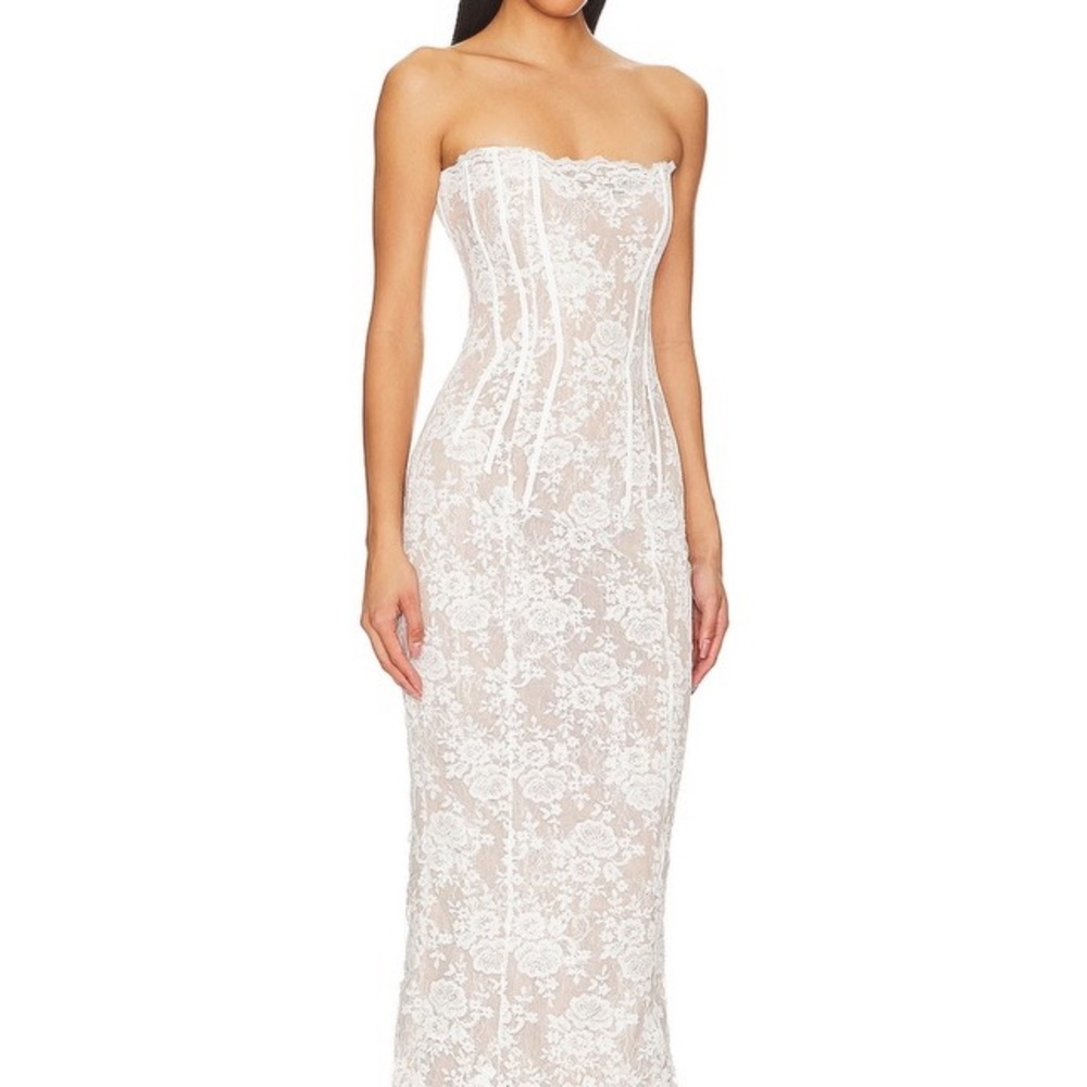 V. Chapman Strapless White Lace Dress